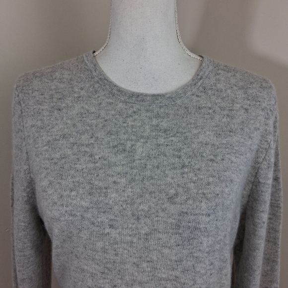 Charter Club Luxury Grey 100% Cashmere Crew Neck Sweater Size Large - Picture 3 of 7